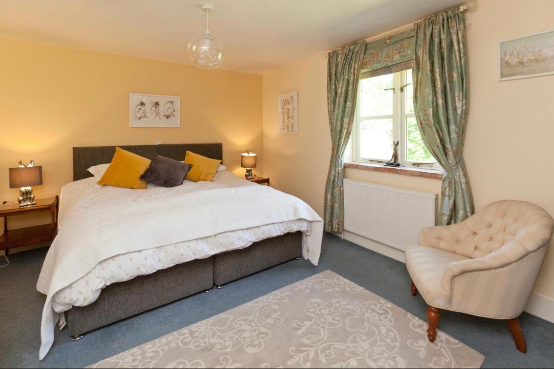 Spacious Swallow Cottage Tisbury Exterior photo