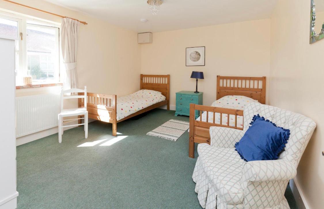 Spacious Swallow Cottage Tisbury Exterior photo