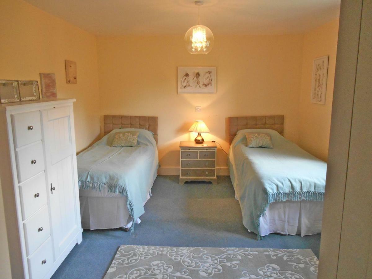 Spacious Swallow Cottage Tisbury Exterior photo